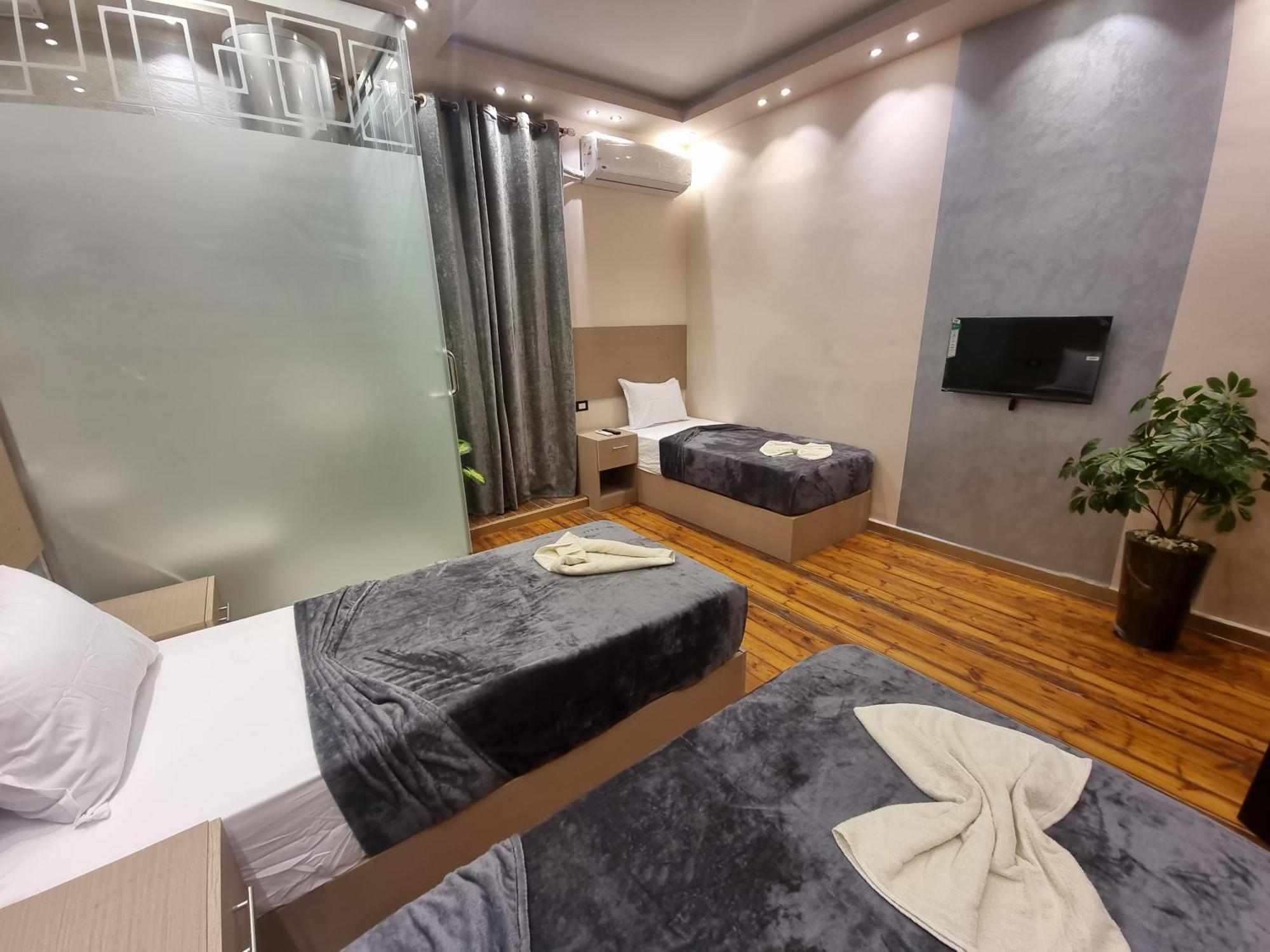 Hotel Plaza, -suites- 4*