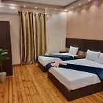Cairo Plaza, -Suites- Hotel