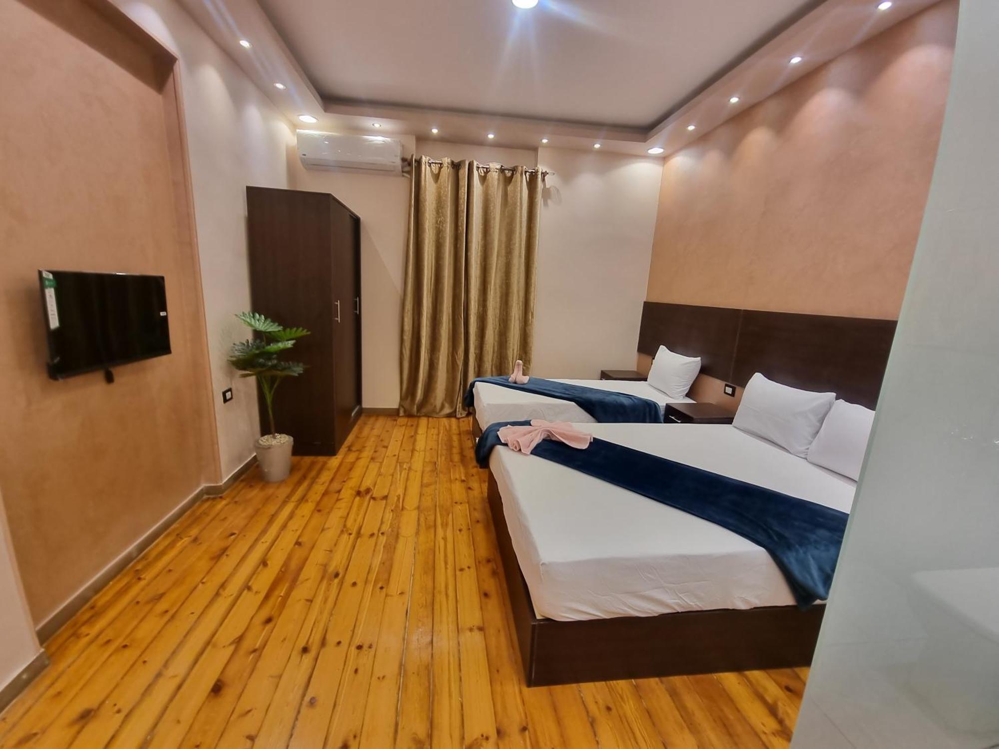 Plaza, -suites- Hotel 4*