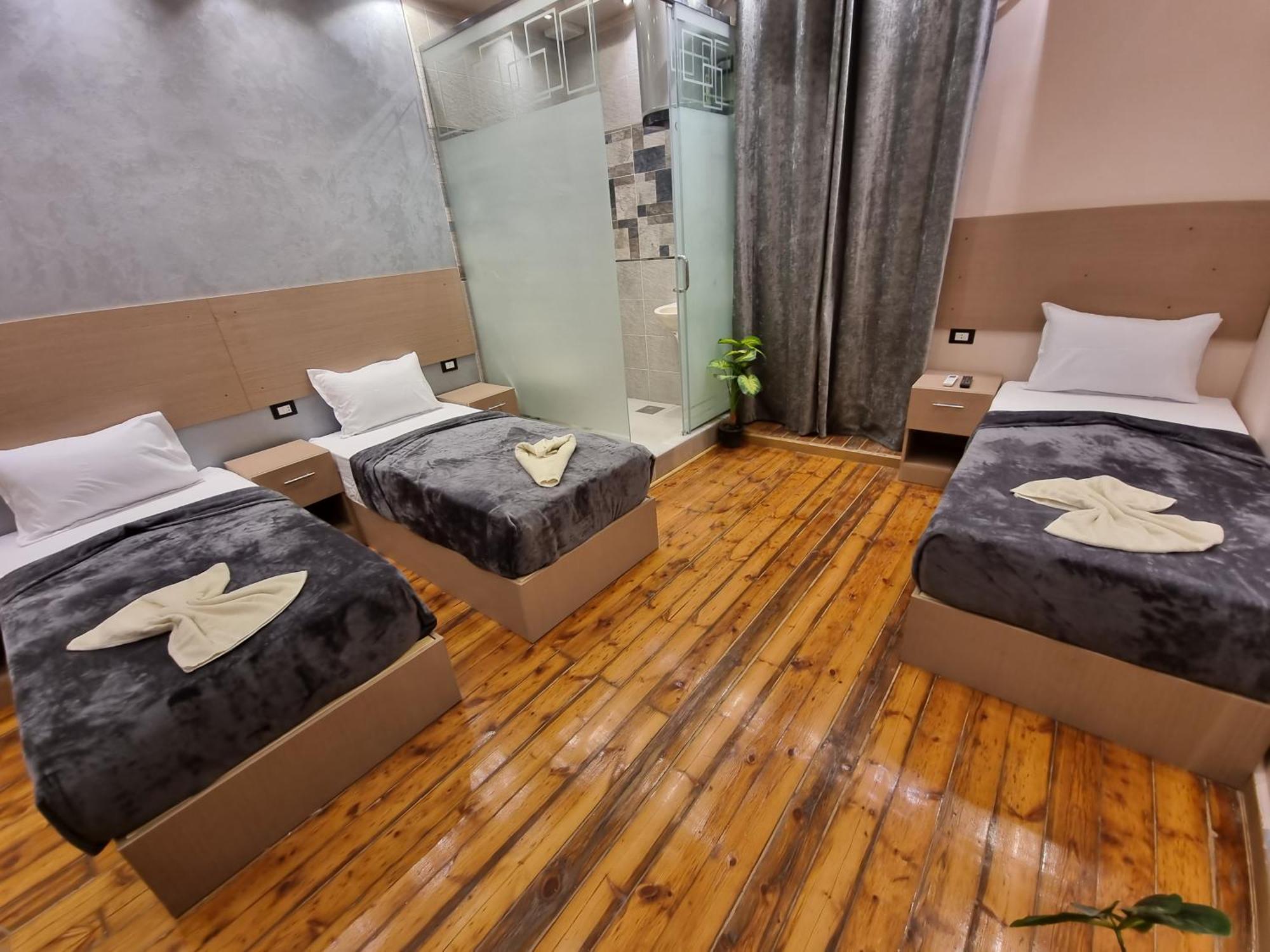 Plaza, -suites- Hotel